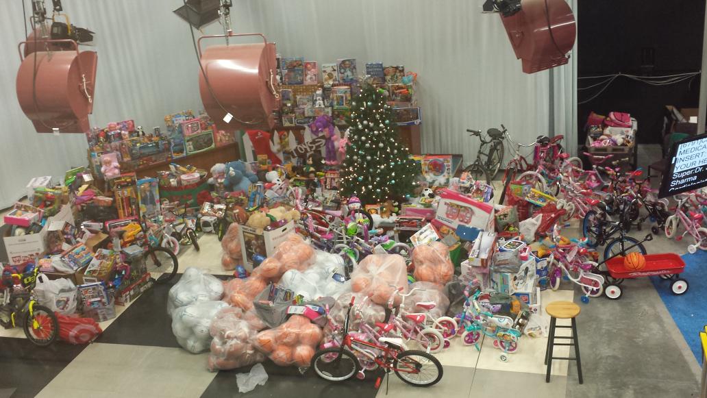 KyleBMercier's tweet photo. #ToyCorner at @WCBD for Toys For Tots - Keep up the good work Lowcountry! http://t.co/gk9H8kfgTf