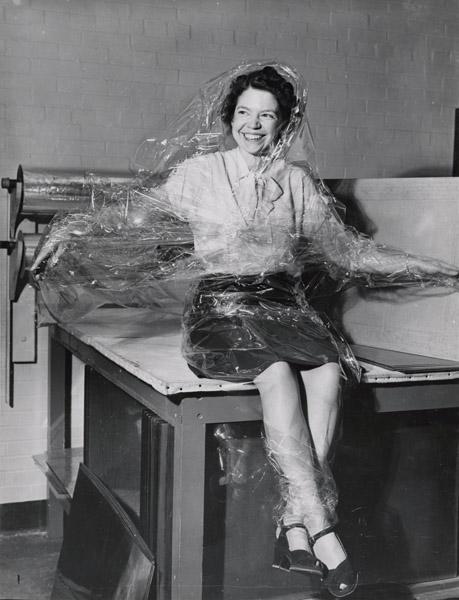 USNatArchives's tweet photo. The mystery of this woman's identity is finally solved! http://t.co/kY1lj6TQId #archives #archivist http://t.co/y3CALK1qY2