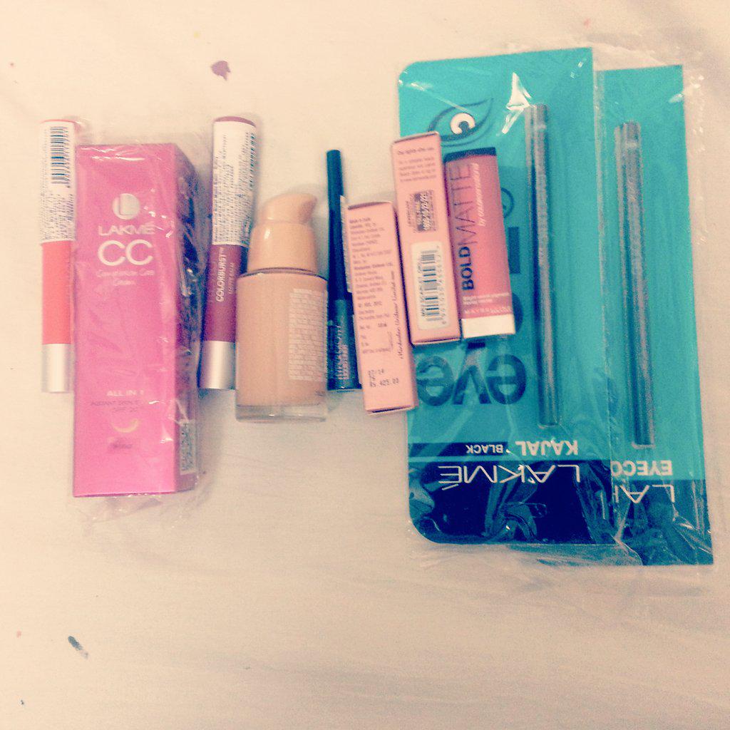 prouddilliwali's tweet image. My #GOSF2014 @MyNykaa stash!!! After all there is nothing called &apos;too&apos; much makeup!
#makeupjunkie #gosf2014