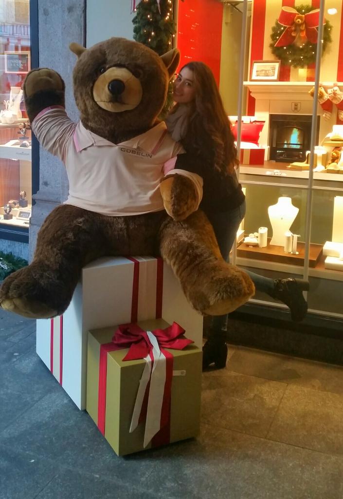 LiaMindru's tweet photo. http://t.co/KTM6DDxl3f
#Christmas #ChristmasGiftIdeas #lugano  #followme #waintingforchritmas #christmastime http://t.co/FU4M6Tbdoj