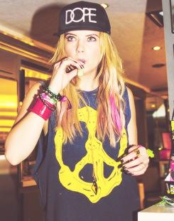 Happy Birthday Ashley Benson . Rainha   