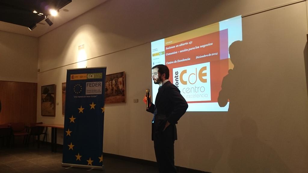 Expertise_mkt's tweet photo. Comienza la última sesión del #CdEAlmonte de @eoi y @D_Local_Almonte sobre comunicación por @Ricardocercer http://t.co/DJD3kqcUmR