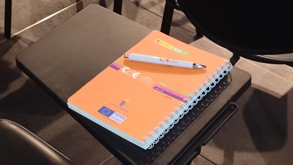 Expertise_mkt's tweet photo. Comienza la última sesión del #CdEAlmonte de @eoi y @D_Local_Almonte sobre comunicación por @Ricardocercer http://t.co/DJD3kqcUmR
