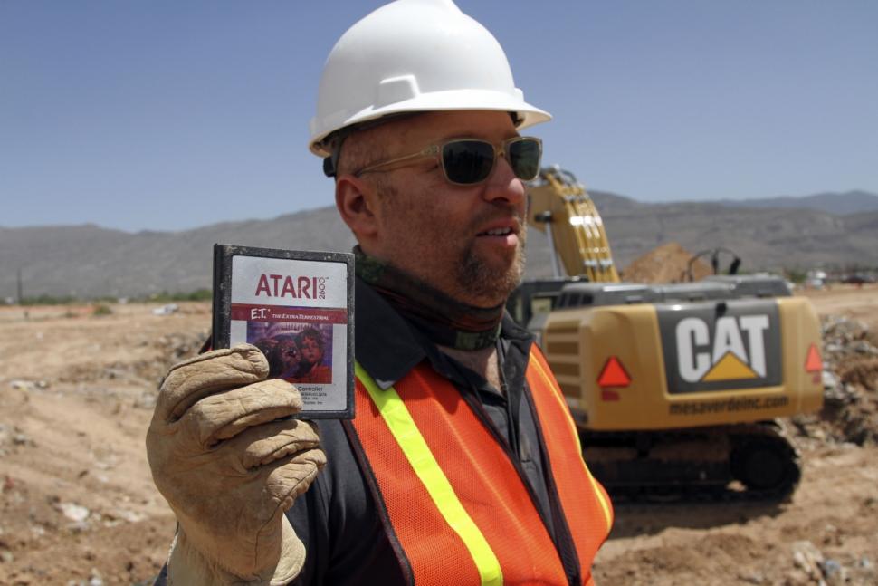 perryaprice's tweet photo. how'd I miss that a landfill #Atari #ET cartridge was acquired by @smithsonian! http://t.co/0NP4egL7oj #americasattic http://t.co/xPSNLtiXWZ