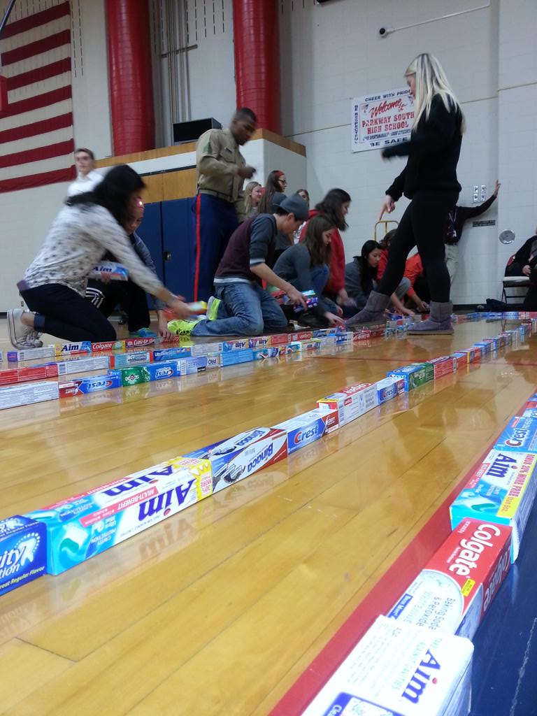 ParkwaySchools's tweet image. In progress: Parkway South going for a new world record! Most consecutive toothpaste tubes! #CircleofConcern.