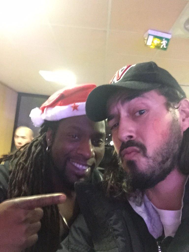 moundirofficiel's tweet photo. Avec un super artiste "pense a moi" @GageSoulR un vrai kiffe pawww http://t.co/E8XzELgCCO