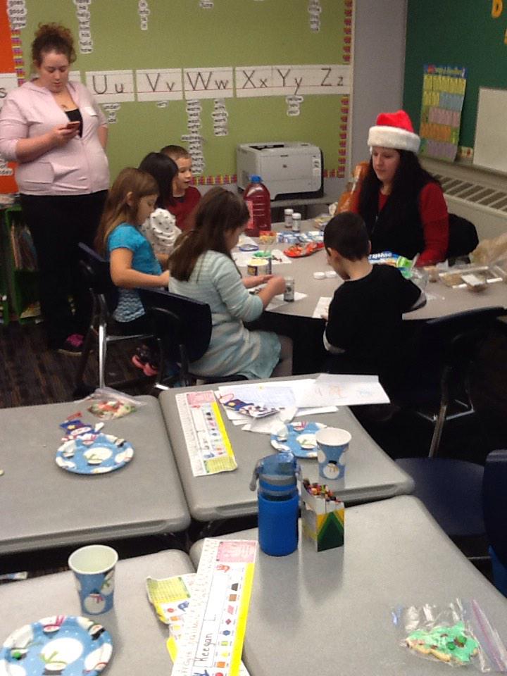Conroy1stGrade's tweet photo. 1st graders enjoying their holiday party http://t.co/yUJ6Uvc3Fo