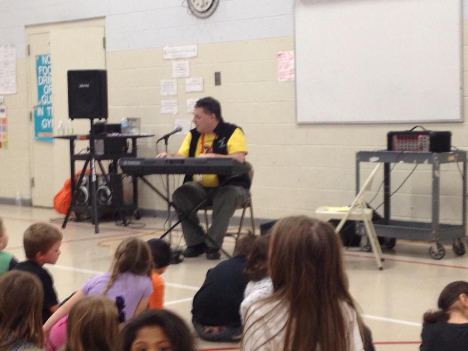 BlackrockBuzz's tweet photo. Mr. Z leading the first ever school holiday sing a long! http://t.co/gqfLMxlnMy