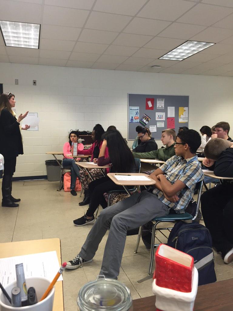 leecocareertech's tweet photo. @LeeCountyHS High School Seminar students hearing about #CTE opportunities this afternoon. Thanks @LCHSCareerCtr http://t.co/nr7mbfAtdi
