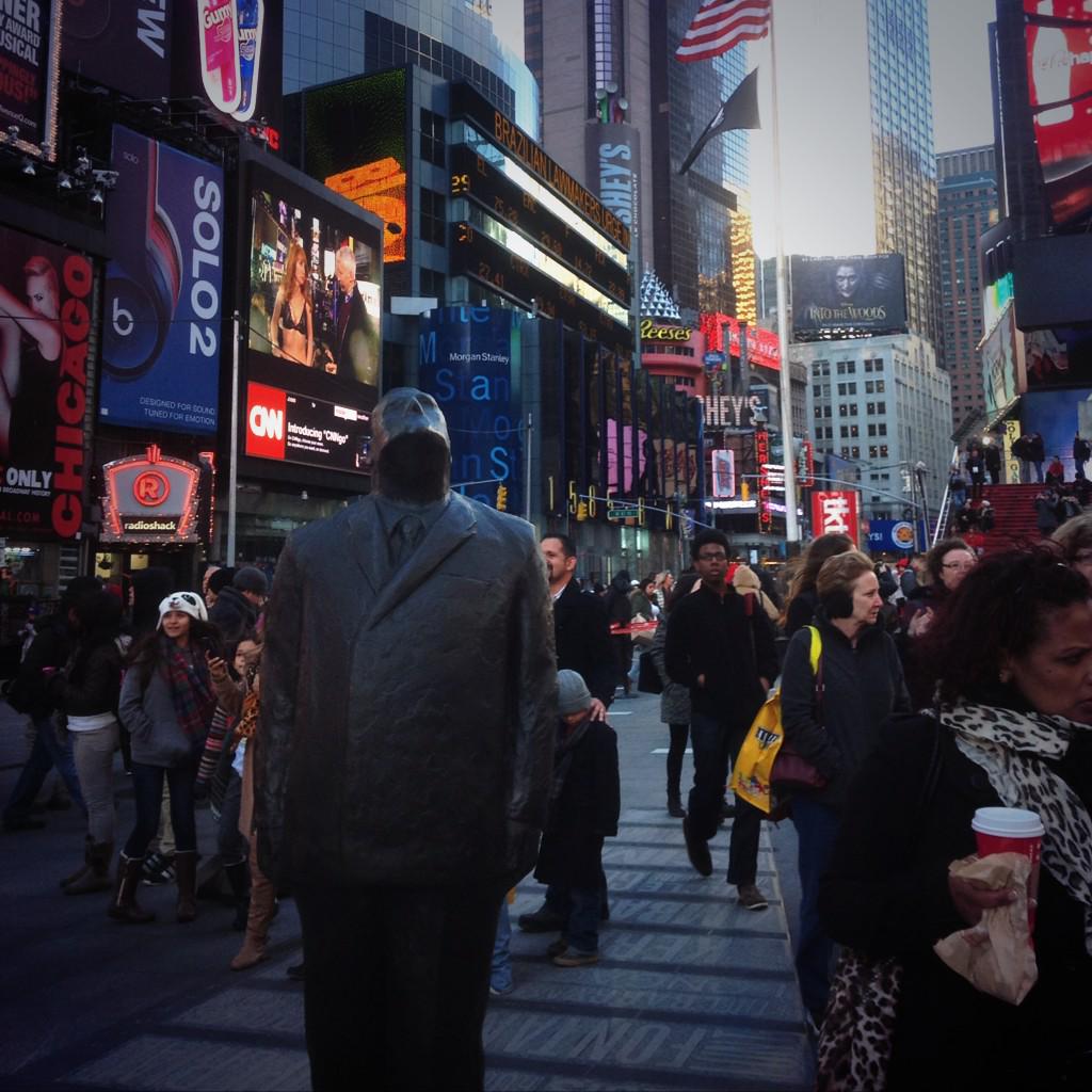 DoYouThinkBig's tweet photo. Made it to Times Square! #doyouthinkbig @jimrennert @CavalierGallery http://t.co/SzOCGYQNig