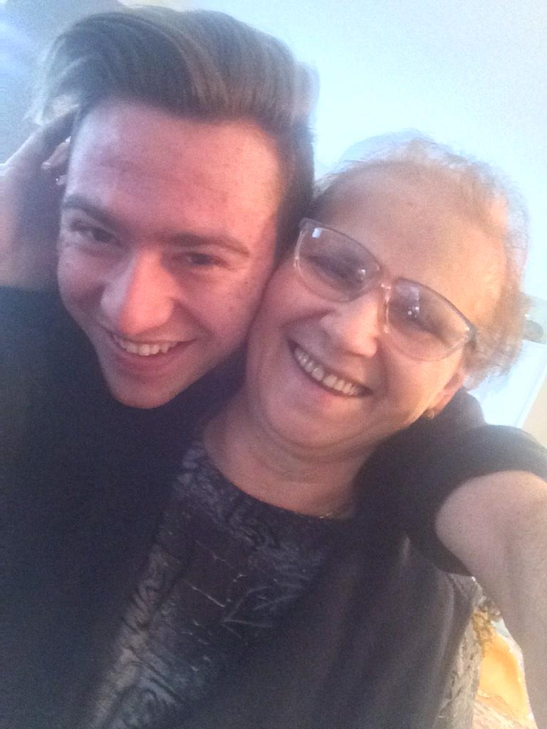 Itsdanielbozic's tweet photo. Baba: Sta to radis?
Me: selfie, baba. @SerbianProblem #notaserbianproblem http://t.co/6la5IMA9u8