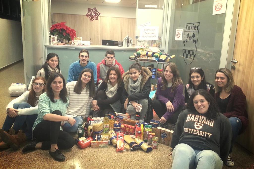 alma_epx's tweet photo. Orgullosa de mis chicos!! 😍 1° de Farmacia C con la Campaña del kilo @epxavier @pastoralxavier. Colabora! Pásalo! http://t.co/VKQDXXpH5p