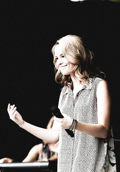 Happy Birthday Bridgit Mendler

FELIZ CUMPLEAÑOS HERMOSA, 22 AÑOS RUBIA, TE AMO MUCHISIMO Y TE ADMIRO MAS 