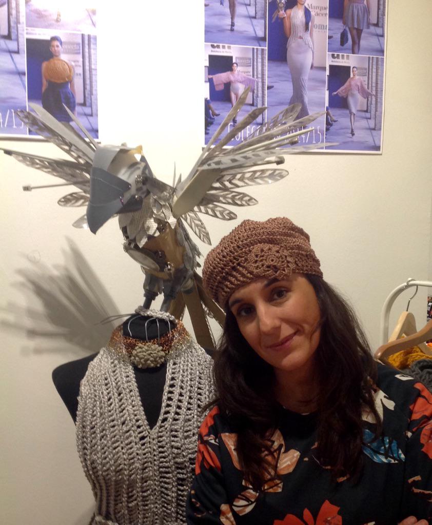 hilandoeltiempo's tweet photo. con la visita de nuestra amiga Ague en @Libelula_Shop y uno de nuestros gorros os decimos hasta mañana a las 10.00h http://t.co/YUxbuxHpW4