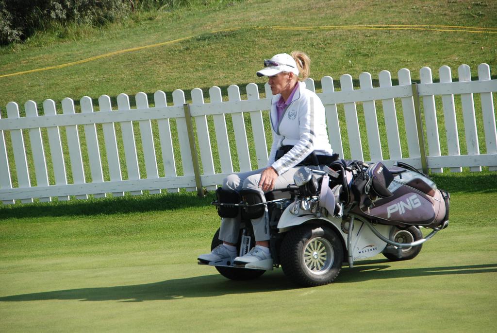 NGF_'s tweet photo. Gehandicapte golfspeler van het jaar: Monique Kalkman. Gefeliciteerd Monique @moniquekalkman #golfawards http://t.co/kivf8Q8A33