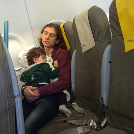Footballking111's tweet photo. Filipe Luiz taking a nap with his son. http://t.co/rcoLUAPI39 http://t.co/FjE1c86kcc