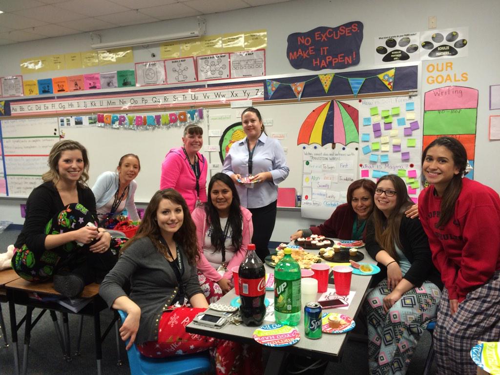 MissPina13's tweet photo. @SchulzePanthers #bondingagain#thirdgrade#pijamas#birthday http://t.co/hrZJzuwsAH