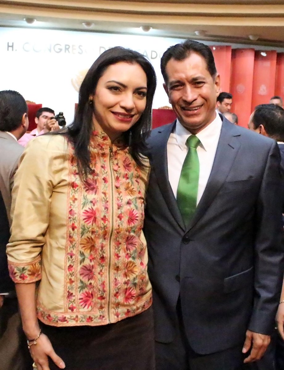Mely_Romero's tweet photo. Felicito a @gobernador_mam por cinco años de apoyar a las familias de nuestro estado. #ColimaEsMejor http://t.co/JlgjatjwO1