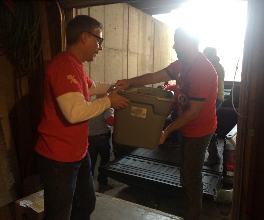 SarahShaffer9's tweet photo. It's the most wonderful time of the year! #targetvolunteers #doorstep #cube @chrisrun9 @HCarttar @KaleyKaleyo http://t.co/2pQDJgoP9j
