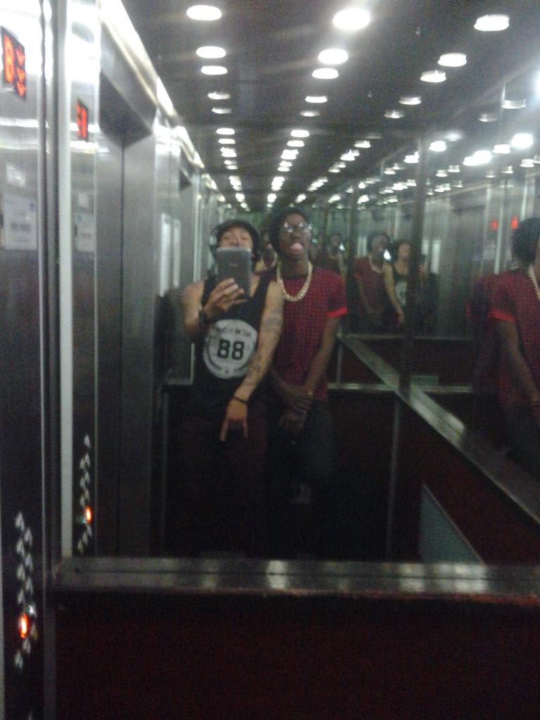 ChaotiqInk_Feni's tweet photo. Decided 2 visit sum offices wit my brother nd partner http://t.co/x6v0OTbziq