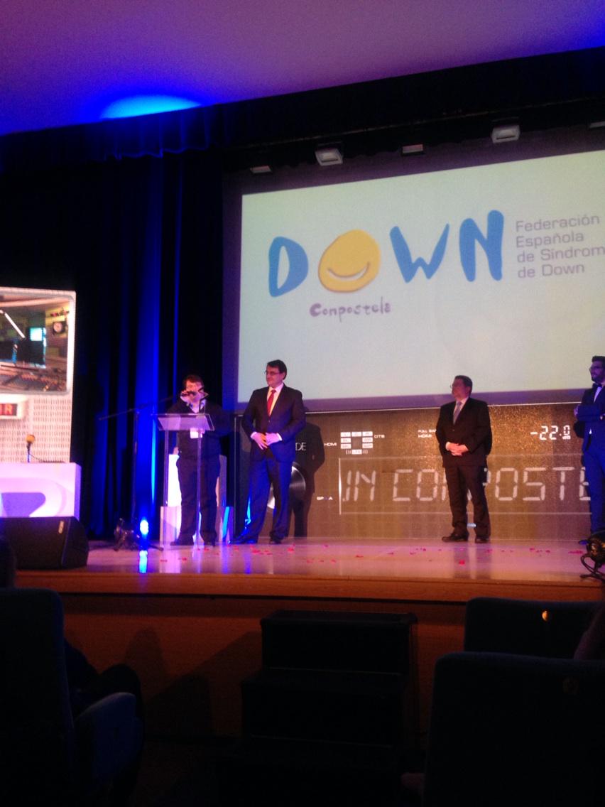acurrasf's tweet photo. #DownCompostela #PremioSerenidade por contribuir a eliminar barreiras ao longo de 17 anos en #Compostela http://t.co/iZVoVdBkaB