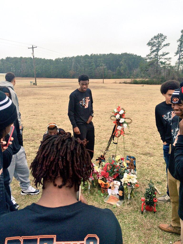 kris23db's tweet photo. You know we had to come see the bro! The reason we do what we do and are where we are! Let's finish it #DEZign8❤️ http://t.co/nskt8zupqh