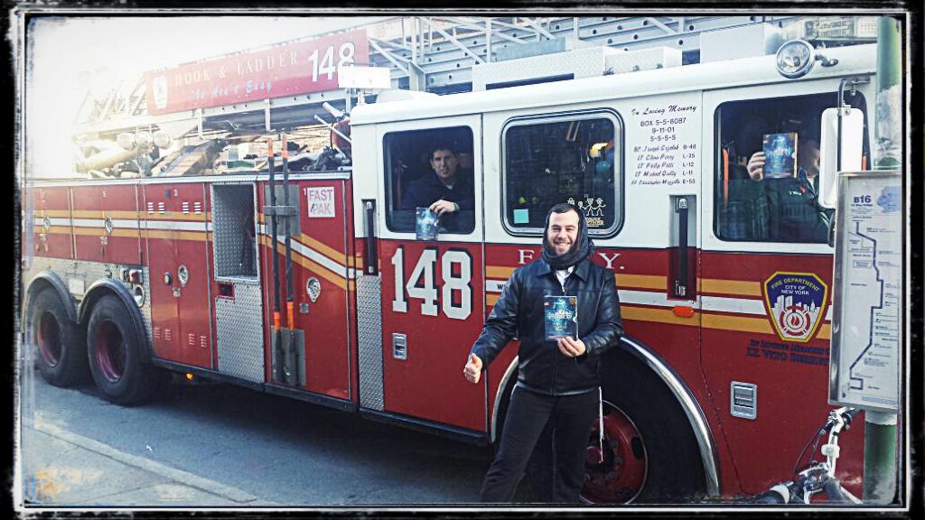 Hamenagnim's tweet photo. FDNY looooove #Kumtantz - @tomercohenpr @Hershyw @Ywerdyger @ShloimeGertner @TheShiraChoir @MottySteinmetz @FDNY http://t.co/jpf5Bcl5So