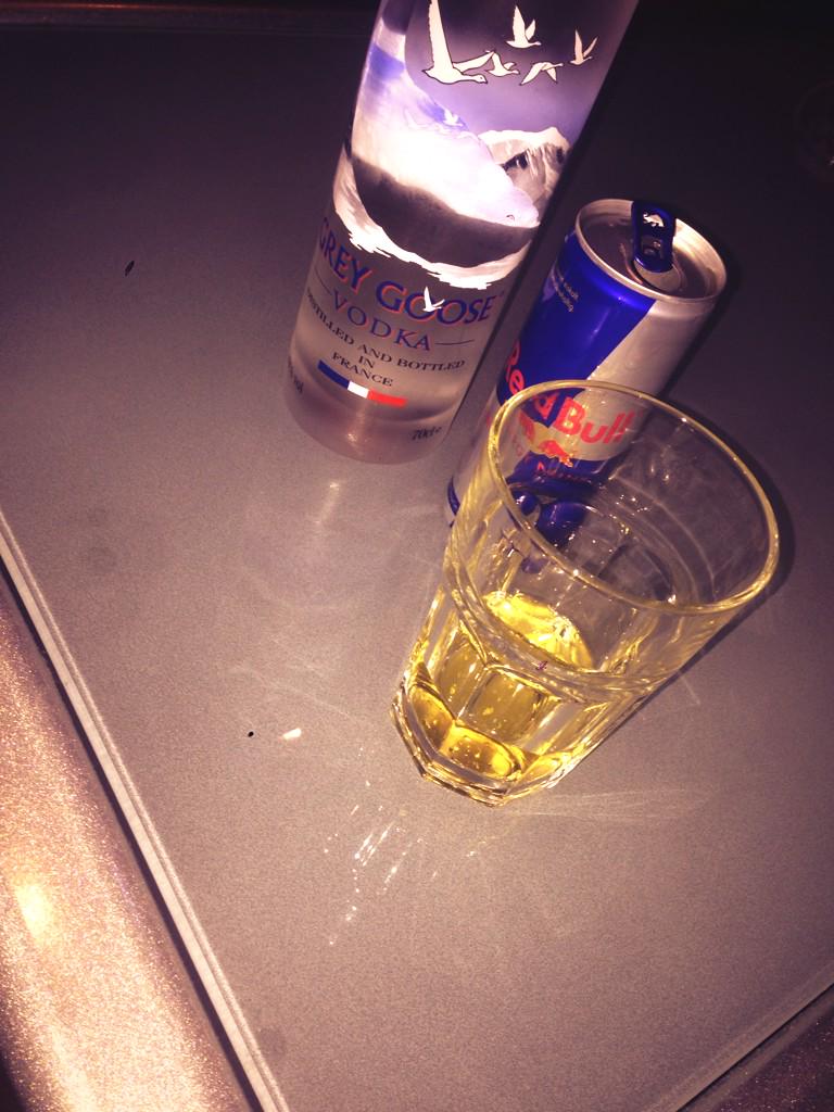 Maurer46's tweet photo. Yummy... :) 
#greygoose ; #vodka ; #redbull ; #france ; #thursday ; #vodkaredbull http://t.co/x9q0KPvM6g