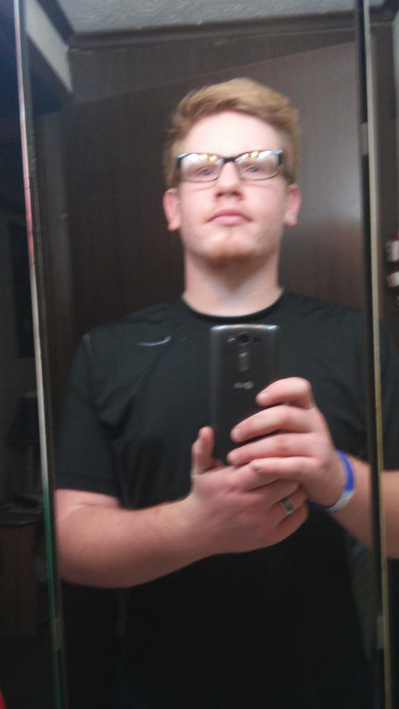 BallMathew's tweet photo. #Newglasses http://t.co/pw11bumqg5