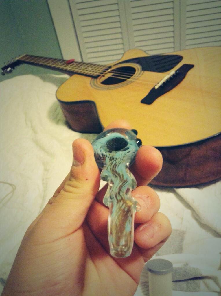 SnapchatView's tweet image. You can never go wrong, getting high in your own room.