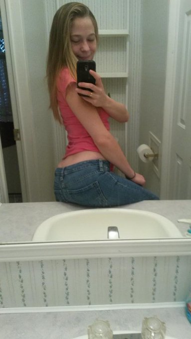 #retweet if you wanna see more! Thanks to all my followers who retweet my photos!! Yall are amazing <3<a href="/tag/retweet"class="tags">#retweet</a>