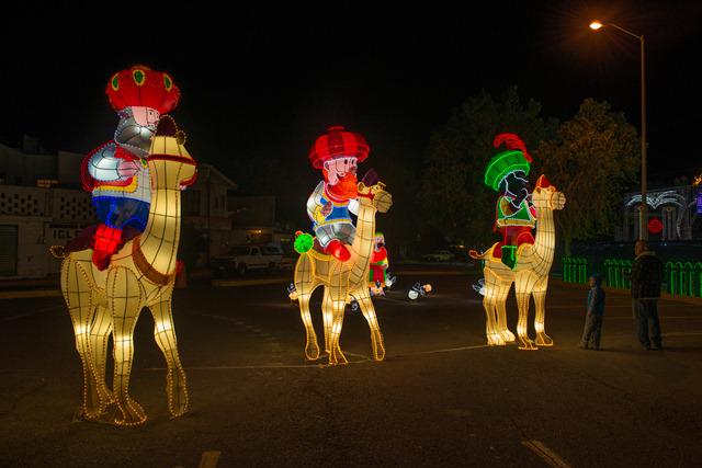 villailuminada's tweet photo. ¡Villa Iluminada un espectáculo para toda la familia!
Ven y tomate la foto, en un escenario lleno de color. http://t.co/9NS6arN59b