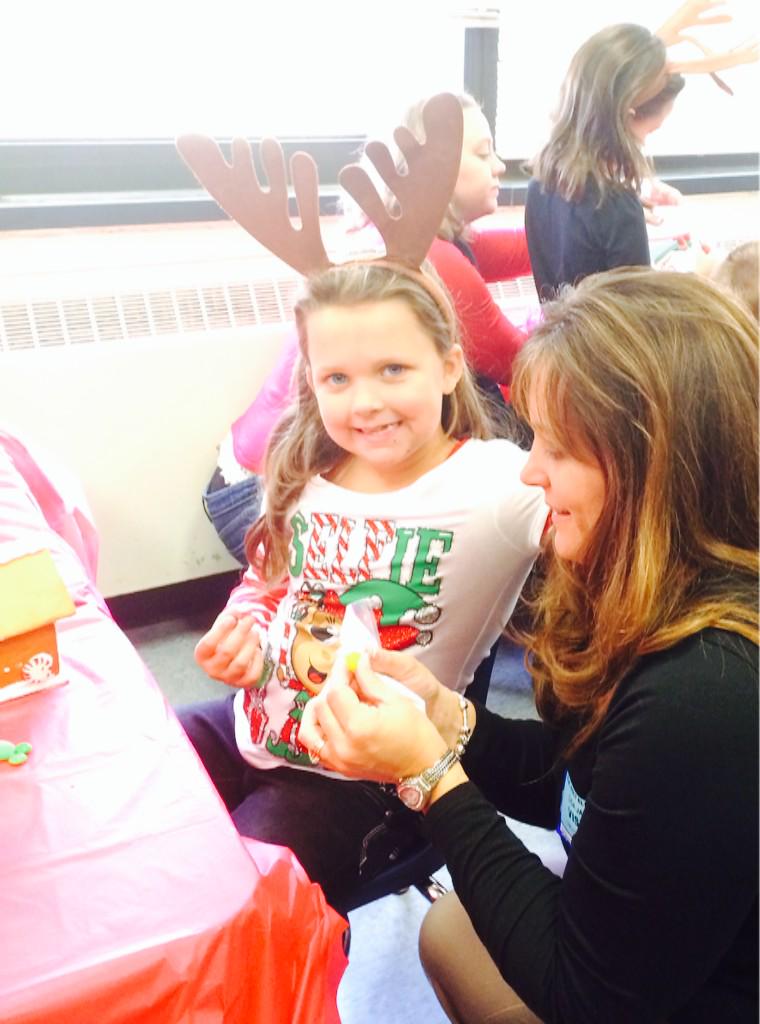 EMHWildcats's tweet image. &apos;Twas the night before the last day before break...  #GingerbreadFun #ArchitectTraining #TeamHolt
