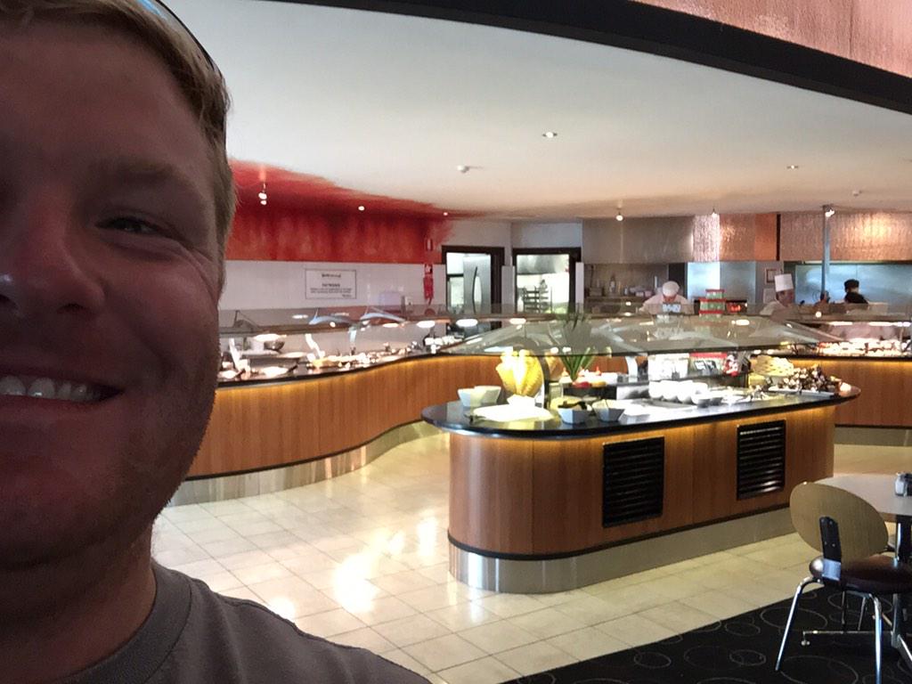 paulrobertdean's tweet photo. @karlossneaky @mjdean79 @TwiceOnThursday @gazbot007 @Chop69A in any buffet you will see us with a grin #onetonclub http://t.co/MHTMpUd1SZ