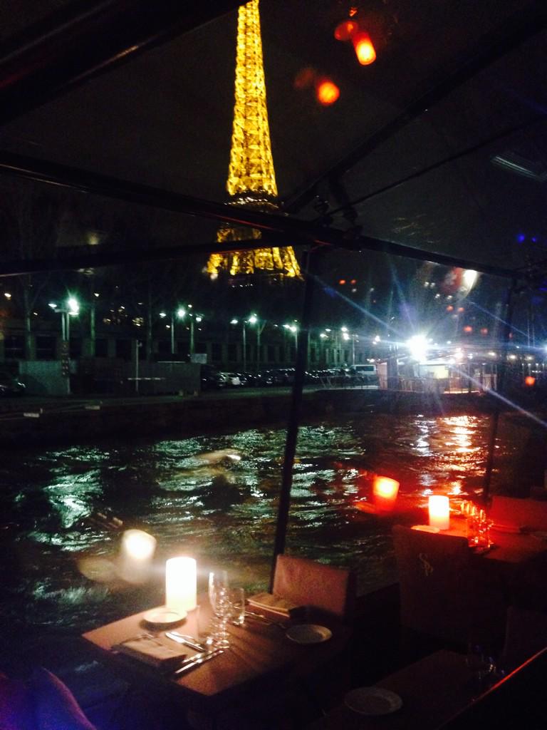 So92phie's tweet image. Une soirée top dîner  bateaux mouches et soirée HOBO, que du bon avant les vacances #select #rire #soireevip