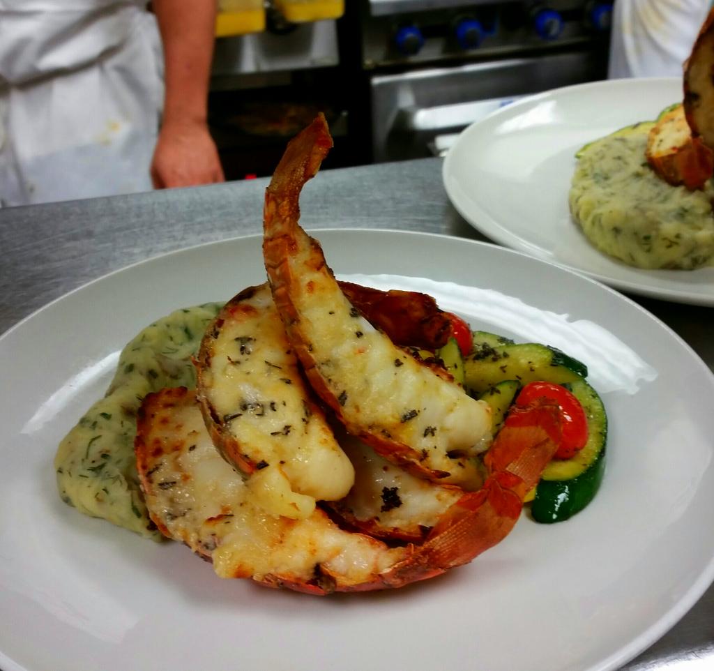 UnionSocial's tweet photo. So you want the #Surf&amp;Turf... hold the turf, extra surf? Sure! Why not? #UnionSocial #Mississauga #Toronto #ChefRame http://t.co/od2xVdBdBB