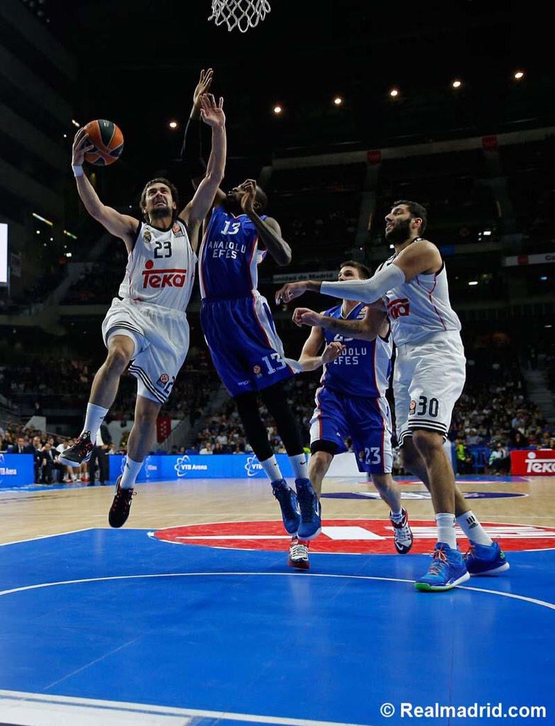 Victoria 90-70 vs Efes! Gran partido de todo el equipo! Pasamos primeros de grupo! #HalaMadrid