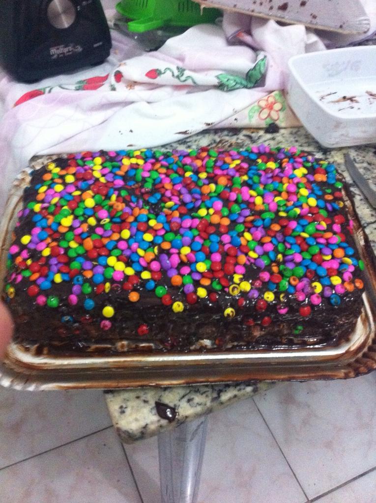 RelaxaNaPaula's tweet photo. #MissãoBolo 4/4 FINALIZADO!! Uffa !@tatiecastro @PoraLivia 
🎂🍰 http://t.co/KpQbk3EgEo