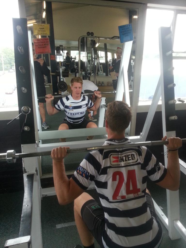 world266Hanover's tweet photo. The boys getting a headstart on the day. Early morning workout http://t.co/MiU4KpJhNz