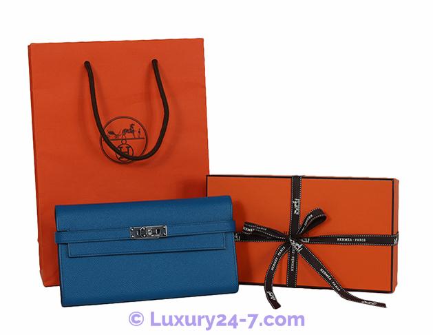 Luxury24Dash7's tweet photo. New #Fashion #Blog post! While in #Vegas we stopped by #Hermes and #Chanel. http://t.co/ihd0ILH5tX http://t.co/SZtaVf6Duj