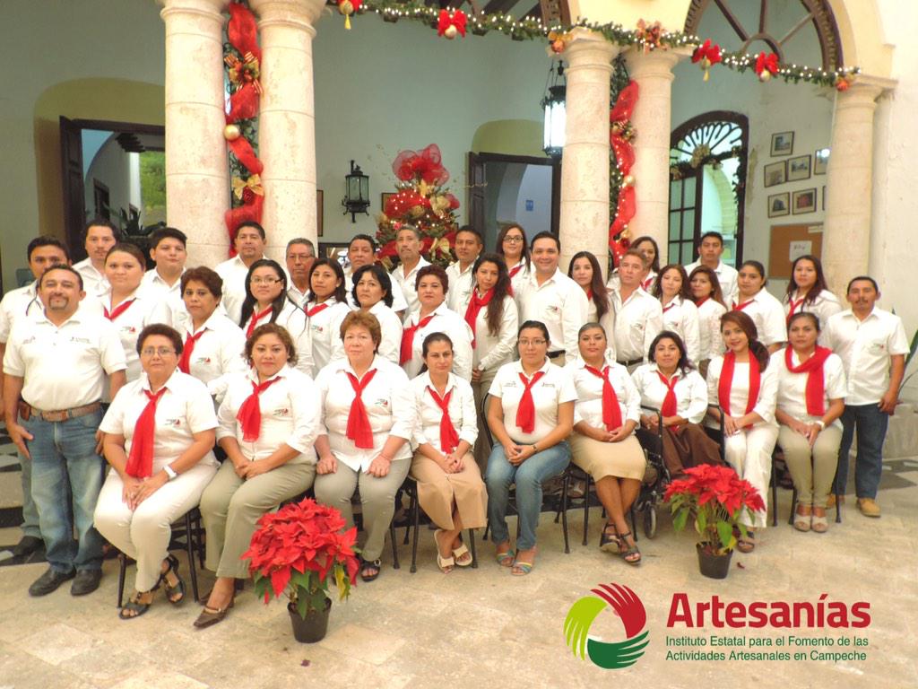 INEFAAC's tweet photo. A nombre de todos los q formamos parte del #INEFAAC les deseamos una "Feliz Navidad y Próspero Año Nuevo" @ferortegab http://t.co/QLHbl2K5Mi