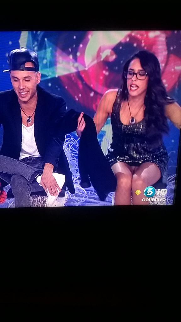Colmenero's tweet photo. Paula, con los 300.000€ comprale una tanga a Lucía o algo no? #FinalGH15 http://t.co/p2AjsxVPPR