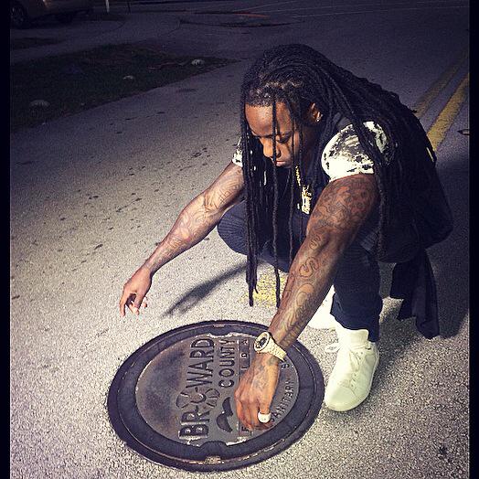 Acehood's tweet photo. This Love is Unconditional ..#Home #DeerfieldMadeMe #5/1 #Da60 #WeDontFuxWitUVideoShoot http://t.co/JukgW8cpEf