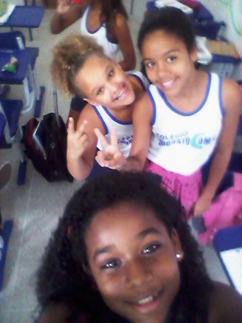 emilyag40's tweet photo. Amigas sempre amigas http://t.co/R4wBOUhtZa