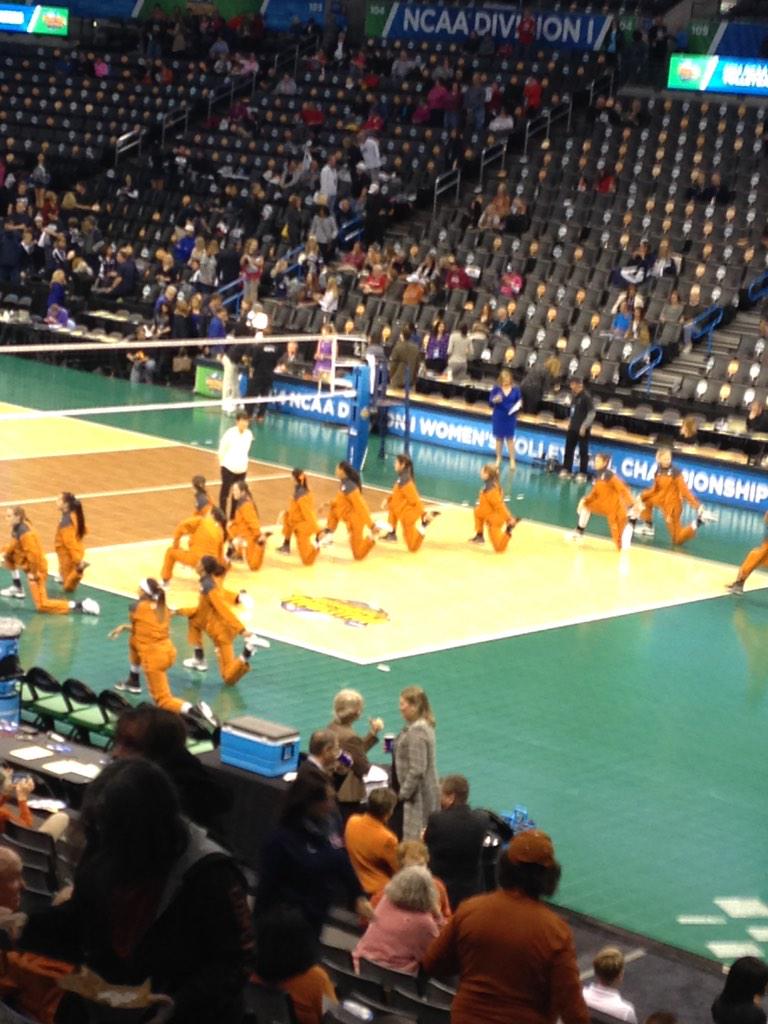 bereith's tweet photo. @HDuskin and I made it!  Texas warming up!  #goBigXII http://t.co/Hf017mWXoe