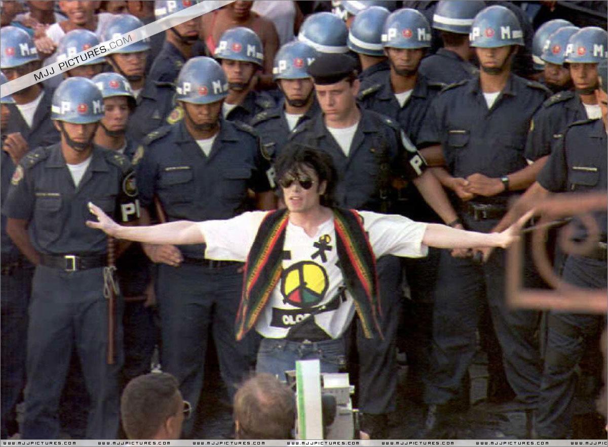 B5LLAAOIgAAbfgr.jpg:large