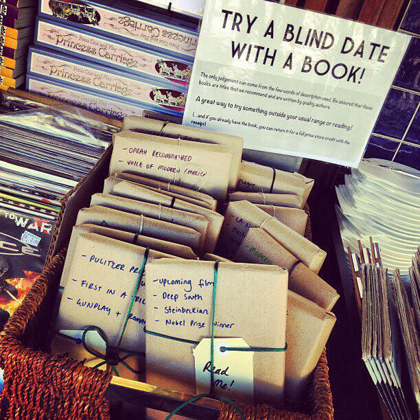 _pppolly's tweet photo. can book stores actually do this ?? http://t.co/TU0btP9loV