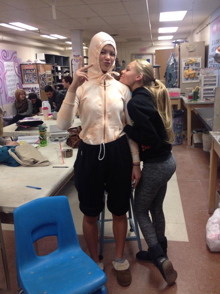 travenjace_'s tweet photo. We stay styling @tyra_do #FireOutfit http://t.co/Q8GJRsB7X5