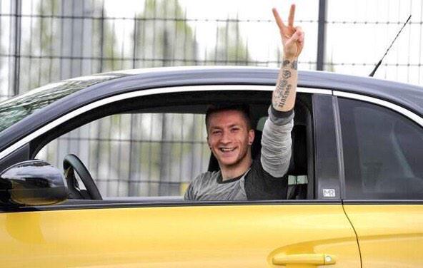 Nowfootball's tweet photo. Dortmund's Marco Reus has been fined a staggering €540,000 for driving without a license for over 3 years. http://t.co/f8xkQ08olH