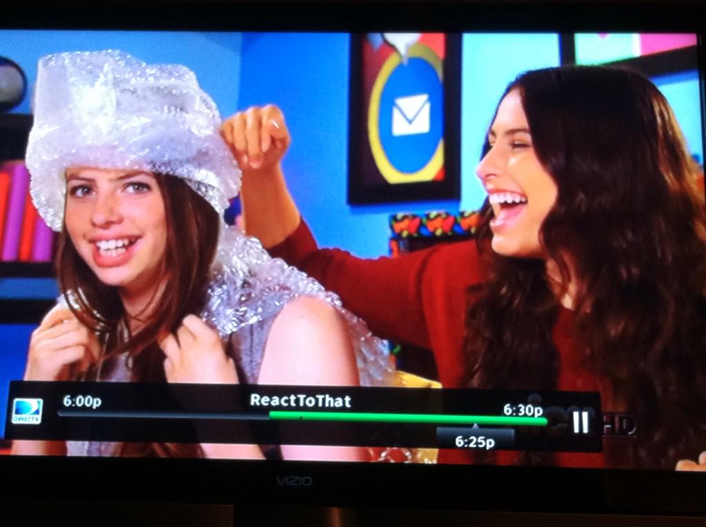 Tiffany_Denny91's tweet image. Watching @Cimorelliband youngest @LaurenCimorelli beatin on @DaniCim bubble wrap hat on Nickoledon's #ReactToThat !